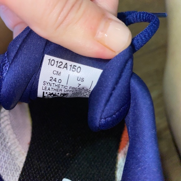 Women’s ASICS - Picture 2 of 4